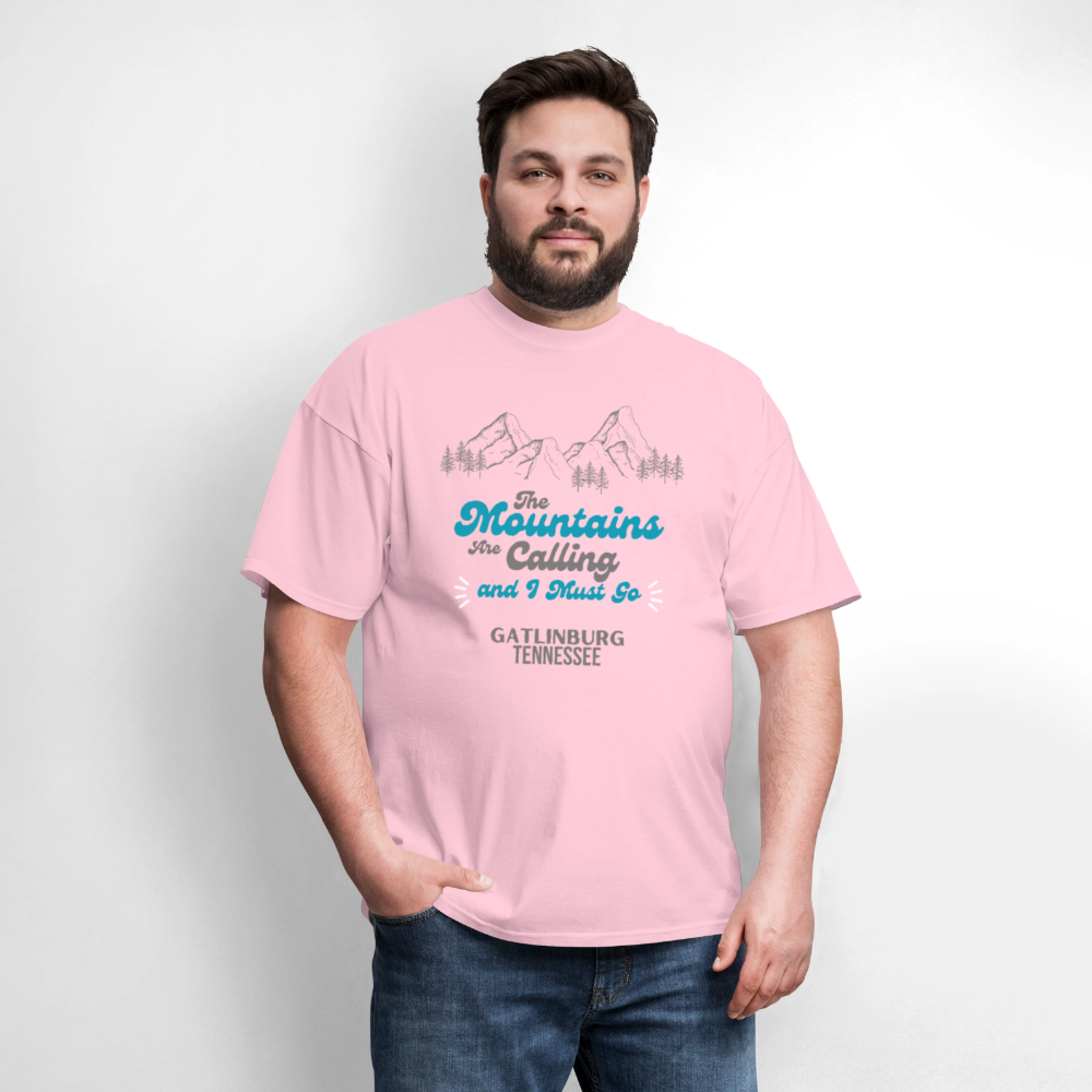🏔️🌲 “The Mountains Are Calling and I Must Go” Unisex T-Shirt – Gatlinburg, TN 🌄✨ Adventure Awaits! 💚 - pink