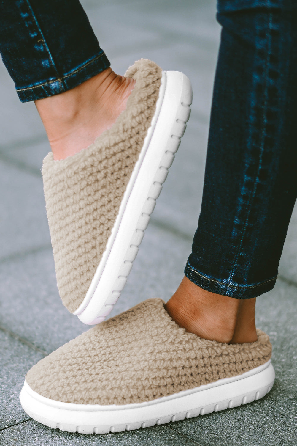 🧦 Cozy Comfort Awaits! 🤎 Pale Khaki Two-Tone Knitted Warm Homewear Slippers 🏡✨