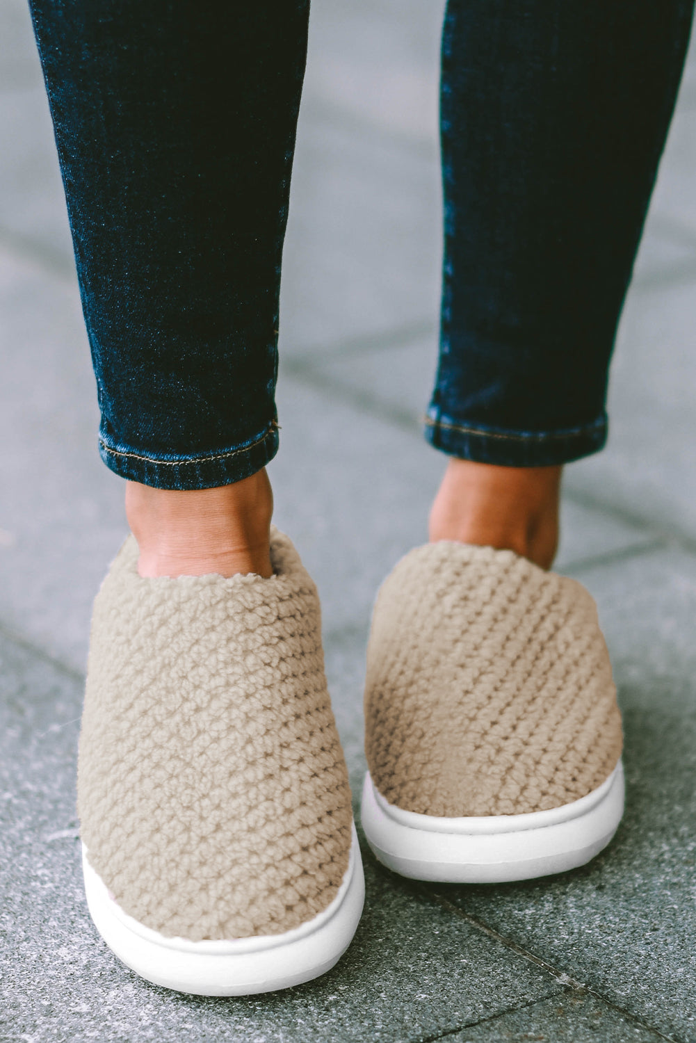 🧦 Cozy Comfort Awaits! 🤎 Pale Khaki Two-Tone Knitted Warm Homewear Slippers 🏡✨