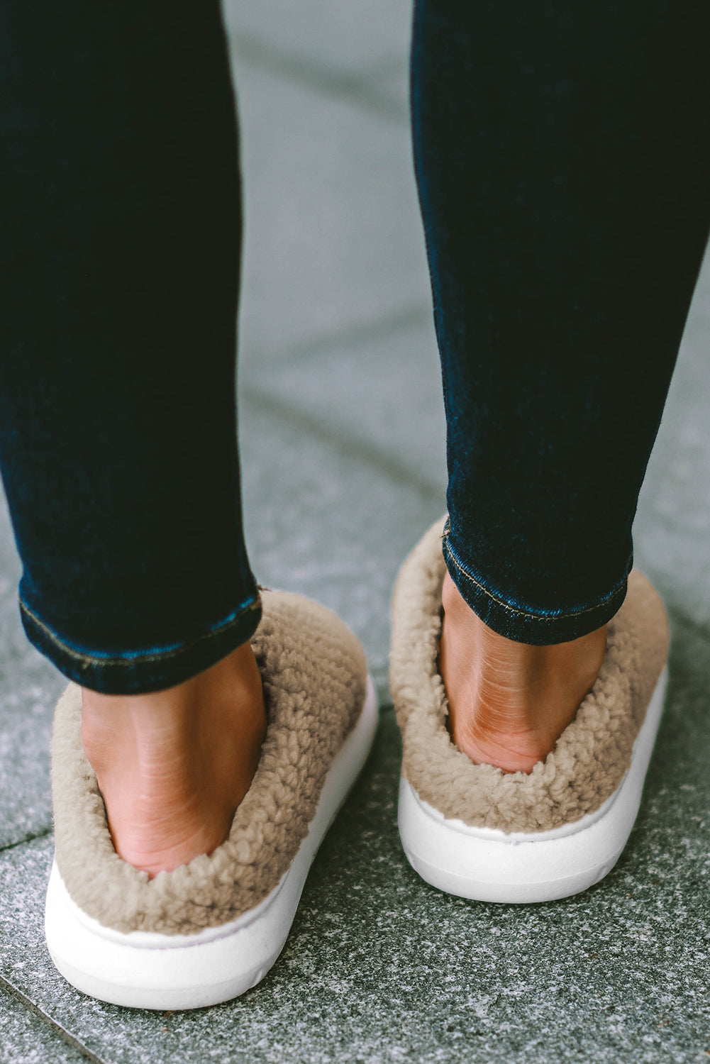 🧦 Cozy Comfort Awaits! 🤎 Pale Khaki Two-Tone Knitted Warm Homewear Slippers 🏡✨