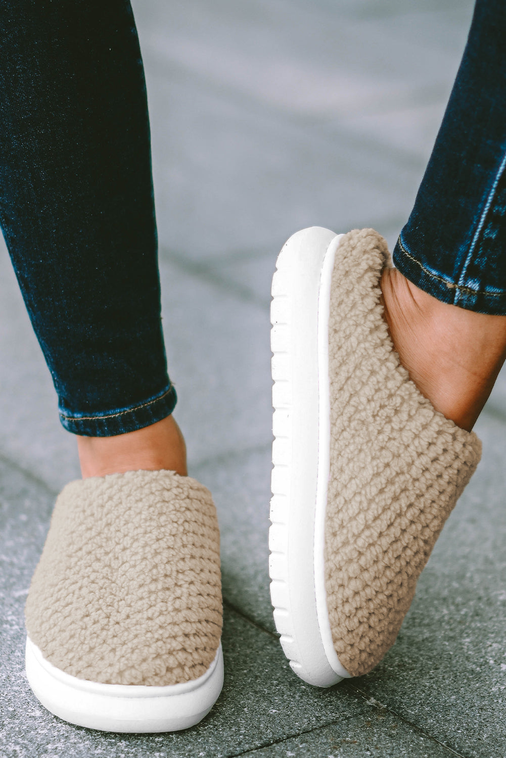 🧦 Cozy Comfort Awaits! 🤎 Pale Khaki Two-Tone Knitted Warm Homewear Slippers 🏡✨