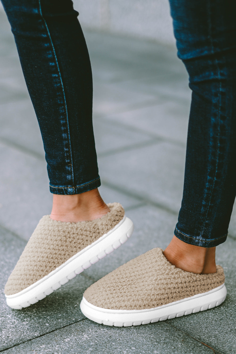 🧦 Cozy Comfort Awaits! 🤎 Pale Khaki Two-Tone Knitted Warm Homewear Slippers 🏡✨